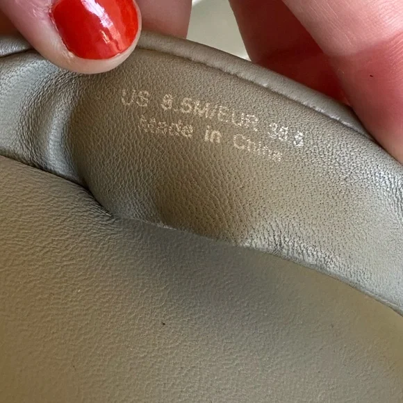 Vince Olexa Leather Flip Flop Sandals - Picture 9 of 10